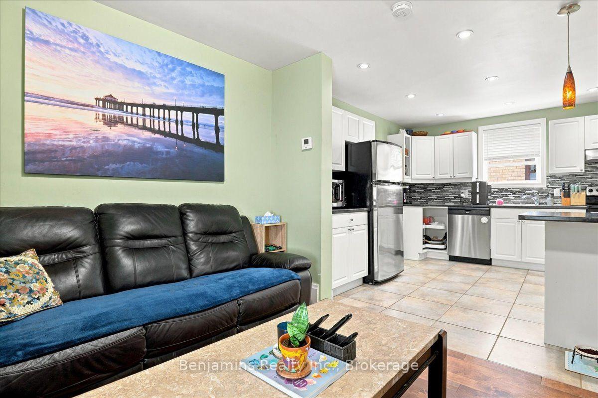 Photo 8 of 406 Duke Street W, Kitchener, Mount Hope Huron Park — HOMEH