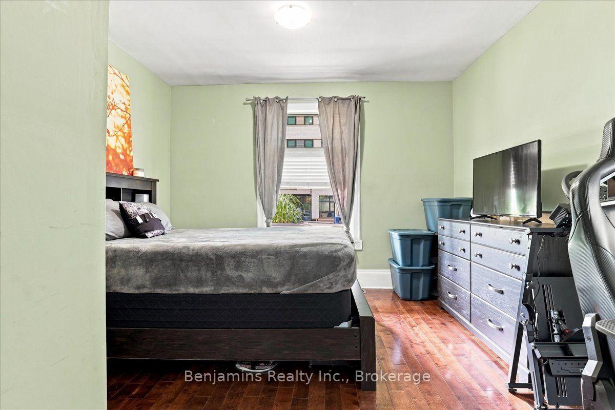 Photo 10 of 406 Duke Street W, Kitchener, Mount Hope Huron Park — HOMEH