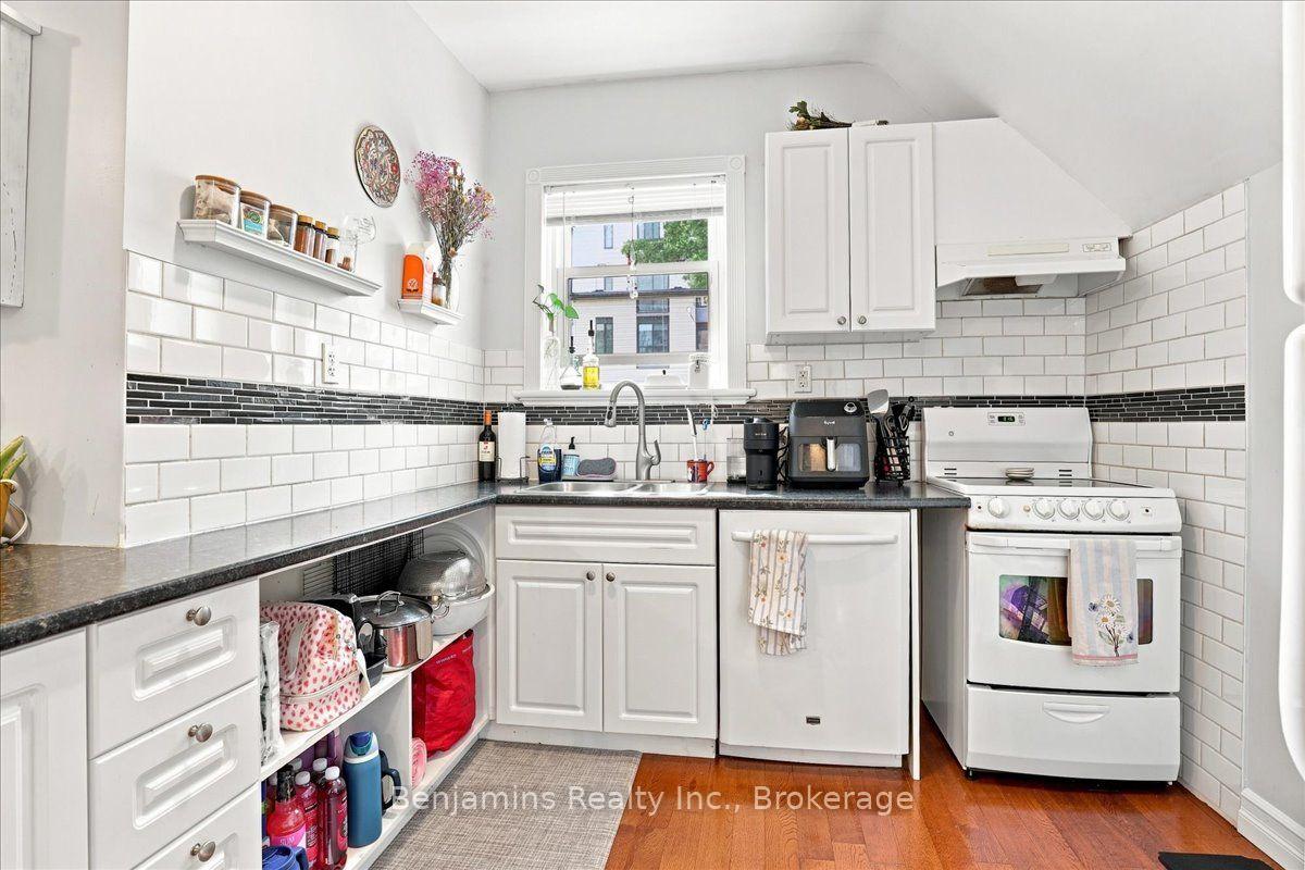 Photo 17 of 406 Duke Street W, Kitchener, Mount Hope Huron Park — HOMEH