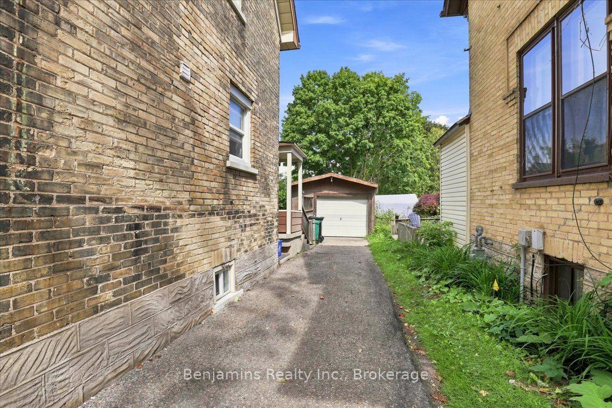 Photo 27 of 406 Duke Street W, Kitchener, Mount Hope Huron Park — HOMEH