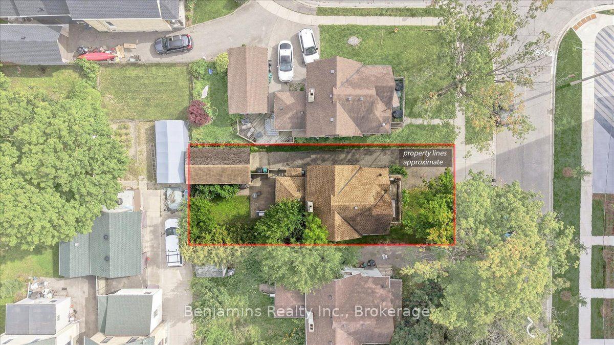 Photo 32 of 406 Duke Street W, Kitchener, Mount Hope Huron Park — HOMEH