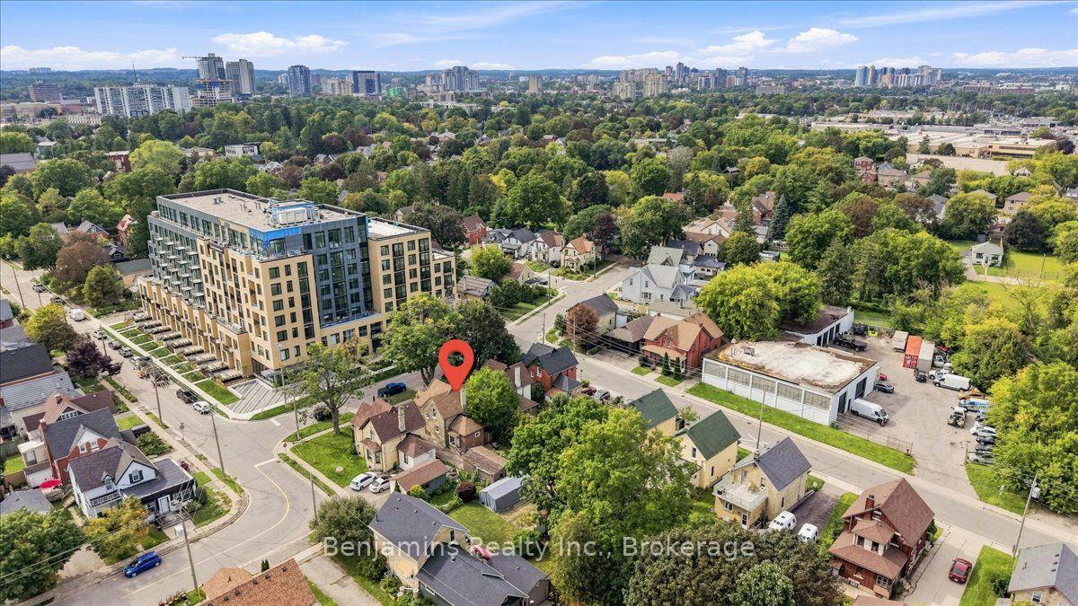 Photo 33 of 406 Duke Street W, Kitchener, Mount Hope Huron Park — HOMEH