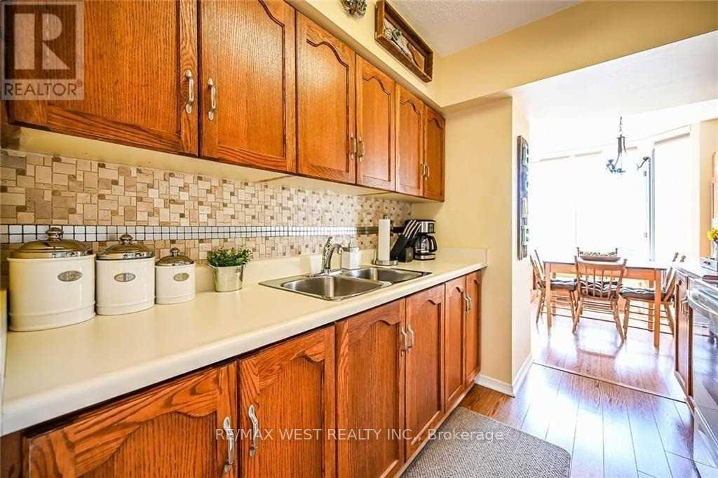 Photo 2 of Unit 406, 200 Limeridge Road W, Hamilton, Rolston — HOMEH