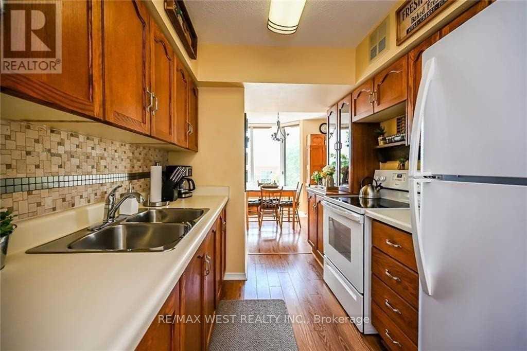 Photo 3 of Unit 406, 200 Limeridge Road W, Hamilton, Rolston — HOMEH