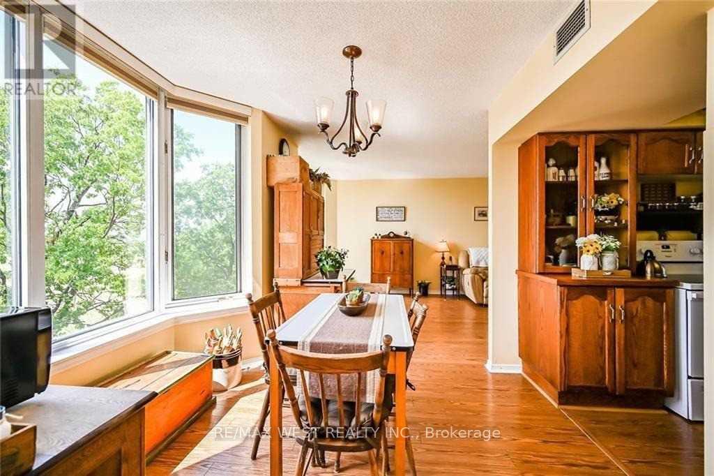 Photo 4 of Unit 406, 200 Limeridge Road W, Hamilton, Rolston — HOMEH