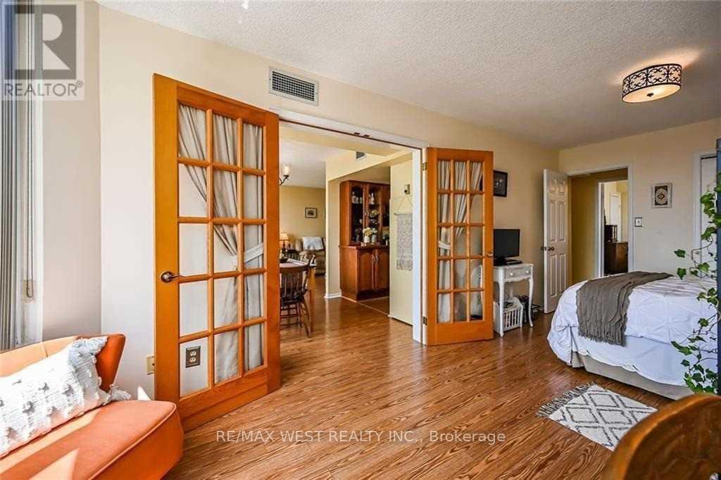 Photo 7 of Unit 406, 200 Limeridge Road W, Hamilton, Rolston — HOMEH
