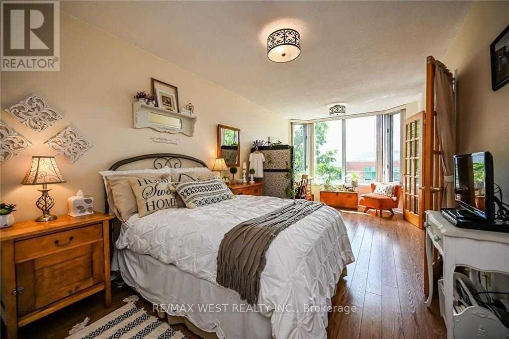 Photo 8 of Unit 406, 200 Limeridge Road W, Hamilton, Rolston — HOMEH