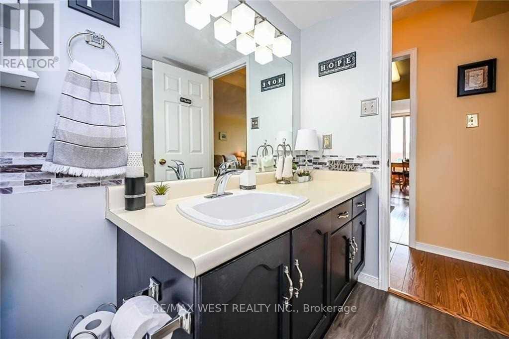 Photo 13 of Unit 406, 200 Limeridge Road W, Hamilton, Rolston — HOMEH
