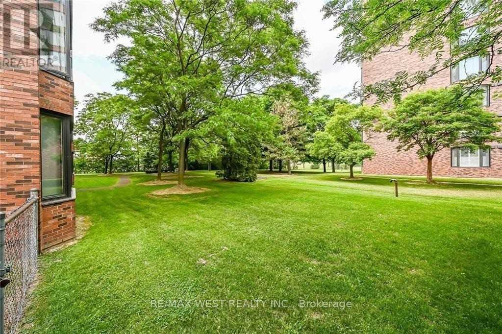 Photo 19 of Unit 406, 200 Limeridge Road W, Hamilton, Rolston — HOMEH