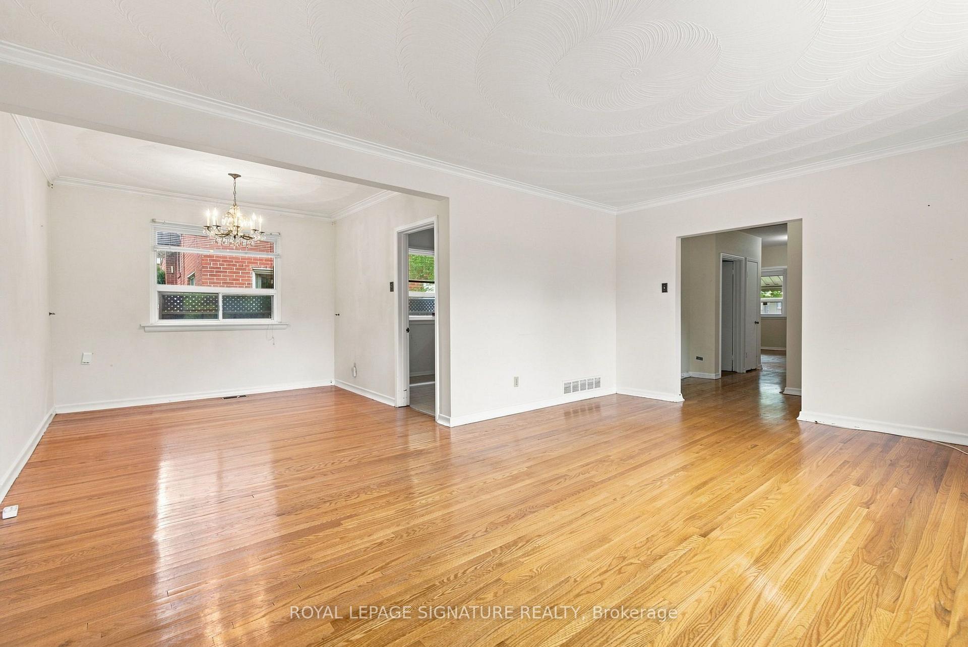 Photo 7 of 1 Dalegrove Crescent, Etobicoke, Eringate-Centennial-West Deane — HOMEH