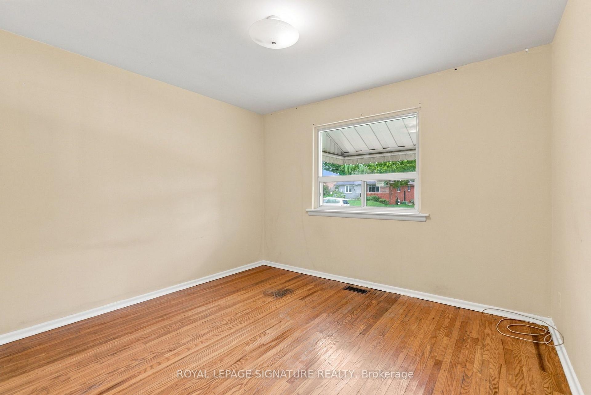 Photo 18 of 1 Dalegrove Crescent, Etobicoke, Eringate-Centennial-West Deane — HOMEH
