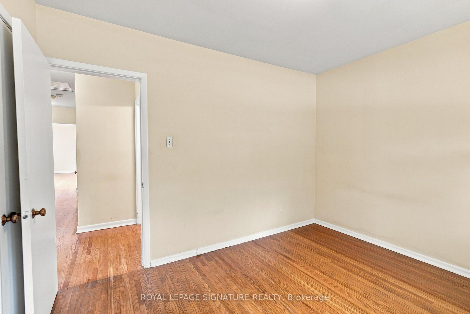 Photo 19 of 1 Dalegrove Crescent, Etobicoke, Eringate-Centennial-West Deane — HOMEH