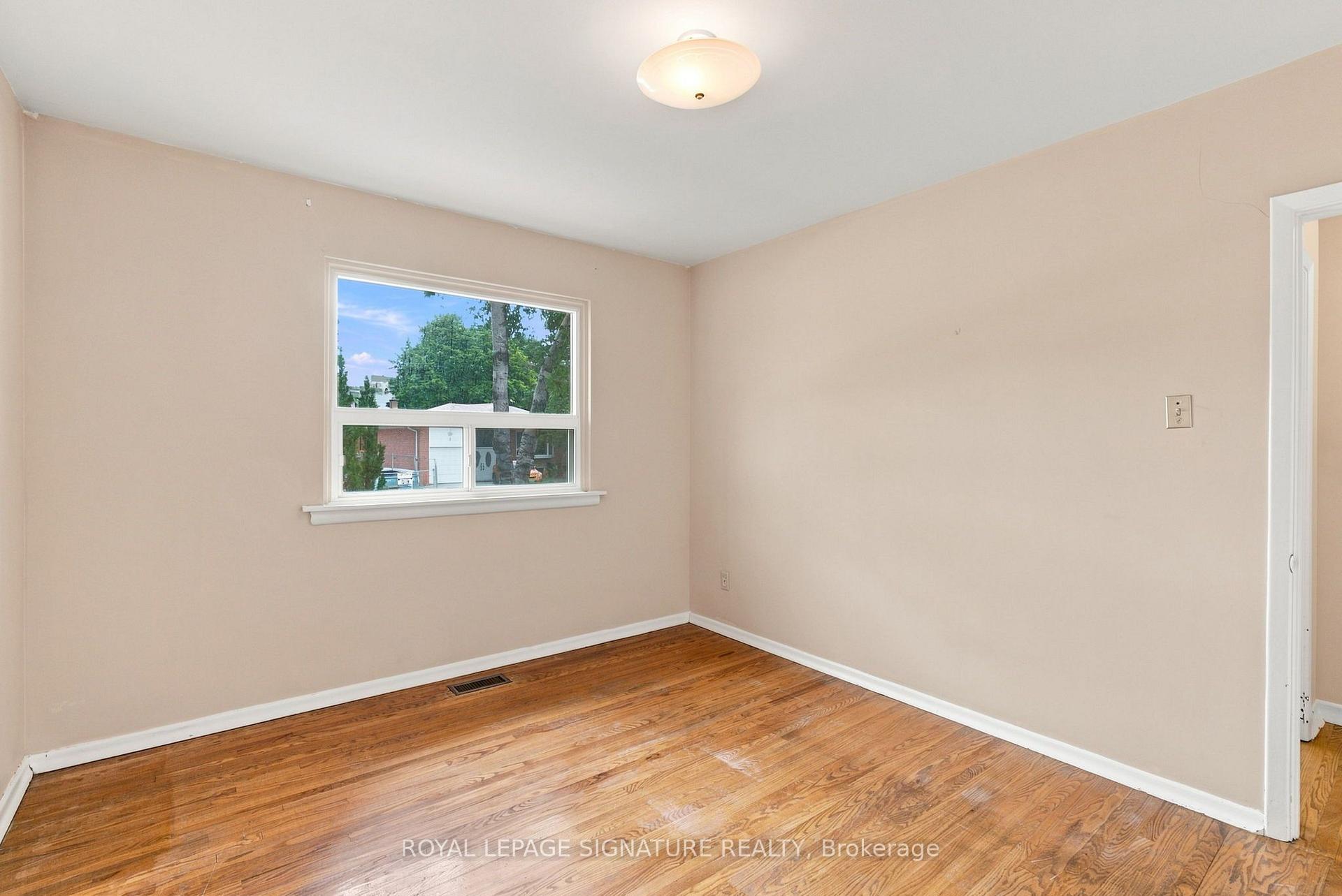 Photo 22 of 1 Dalegrove Crescent, Etobicoke, Eringate-Centennial-West Deane — HOMEH