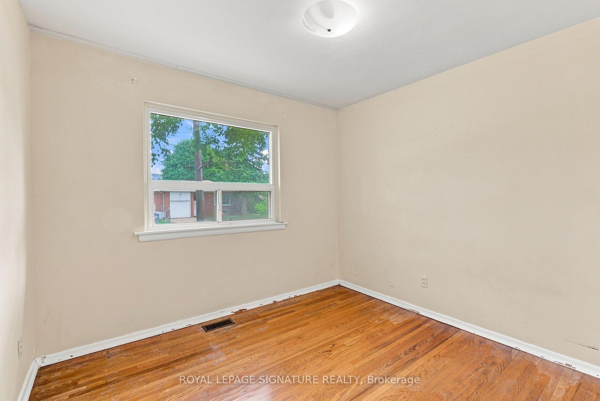 Photo 24 of 1 Dalegrove Crescent, Etobicoke, Eringate-Centennial-West Deane — HOMEH