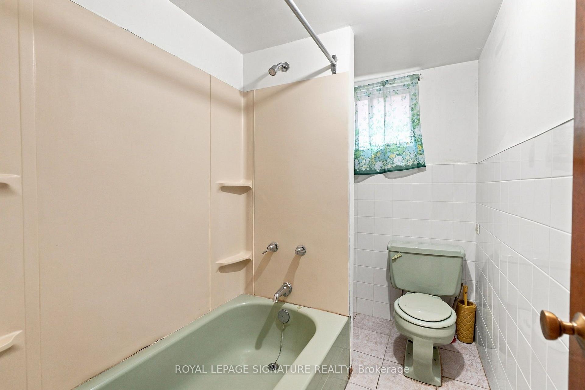 Photo 35 of 1 Dalegrove Crescent, Etobicoke, Eringate-Centennial-West Deane — HOMEH