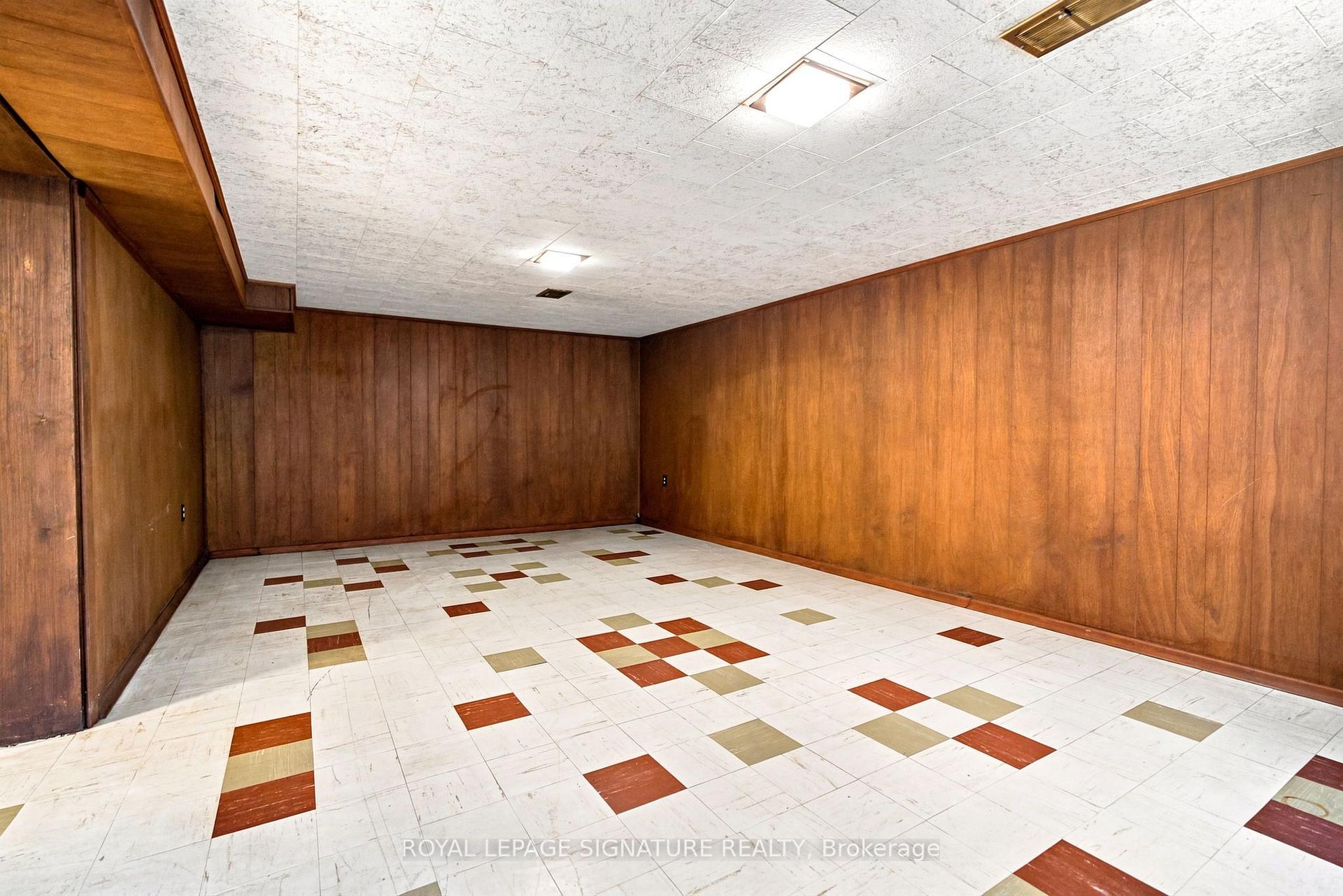Photo 36 of 1 Dalegrove Crescent, Etobicoke, Eringate-Centennial-West Deane — HOMEH