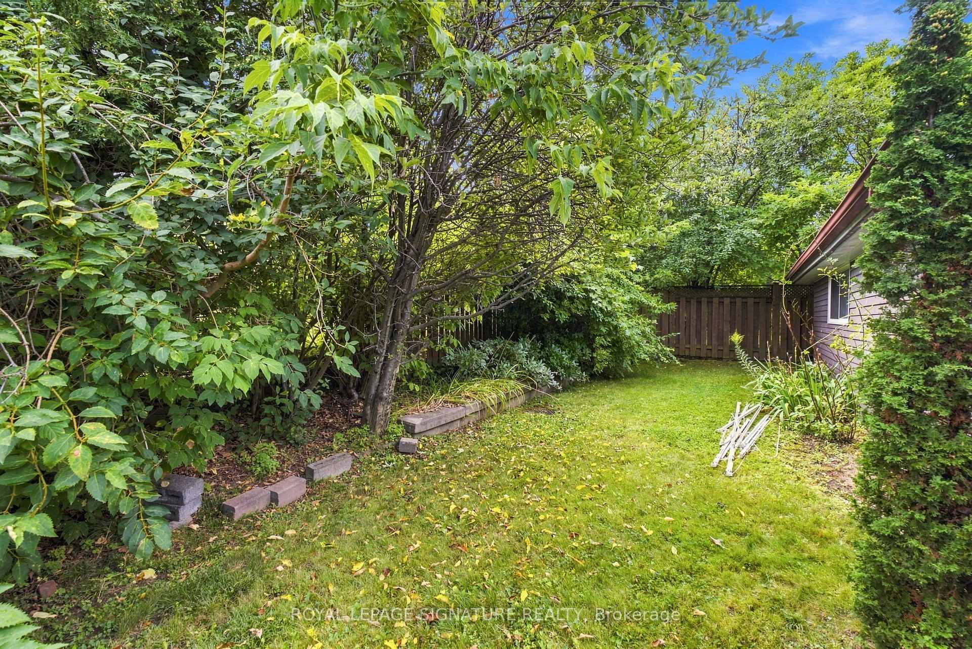 Photo 42 of 1 Dalegrove Crescent, Etobicoke, Eringate-Centennial-West Deane — HOMEH