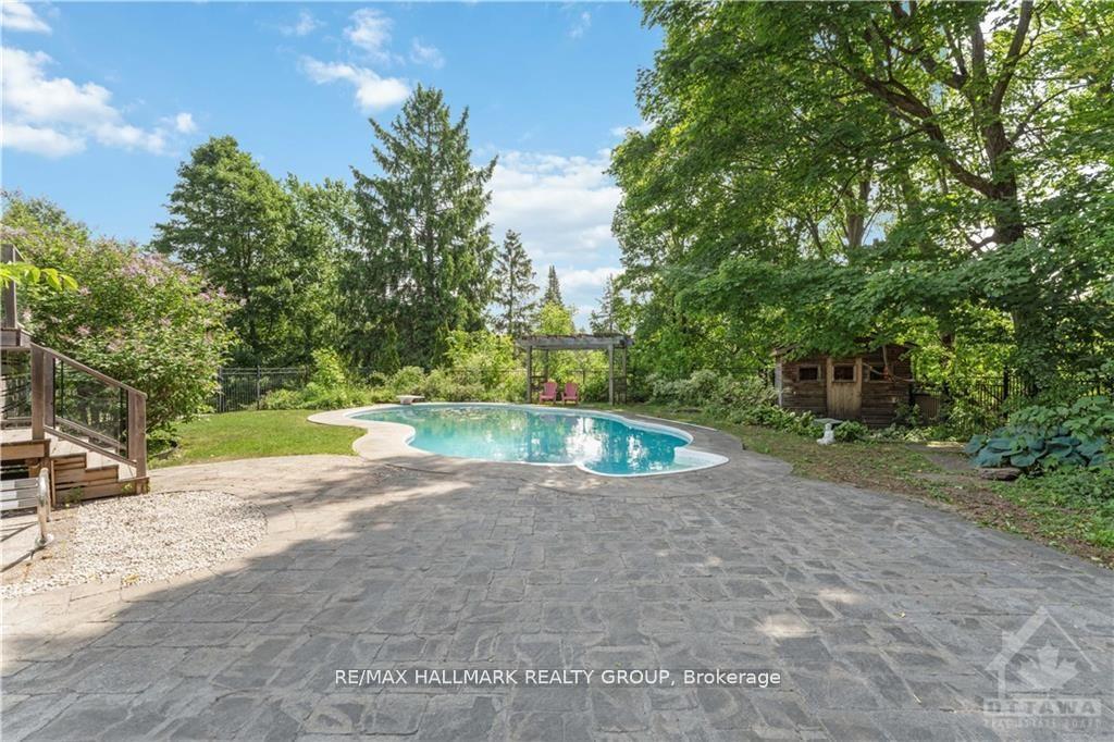 Photo 4 of 41 Cedar Road, Ottawa, Rothwell Heights — HOMEH