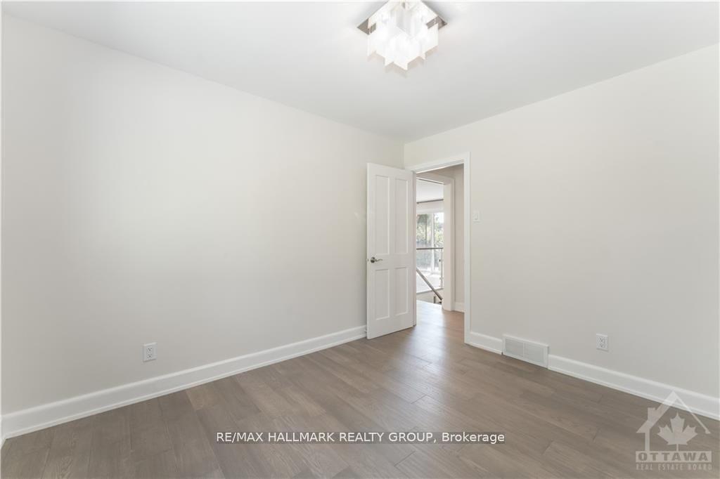 Photo 18 of 41 Cedar Road, Ottawa, Rothwell Heights — HOMEH