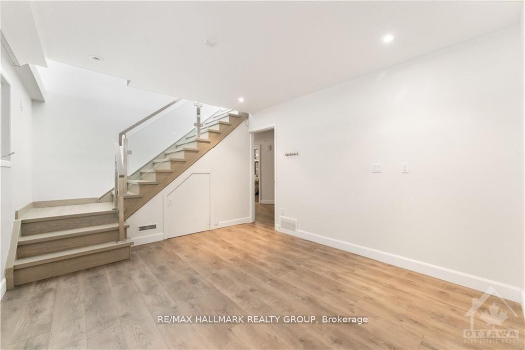 Photo 20 of 41 Cedar Road, Ottawa, Rothwell Heights — HOMEH