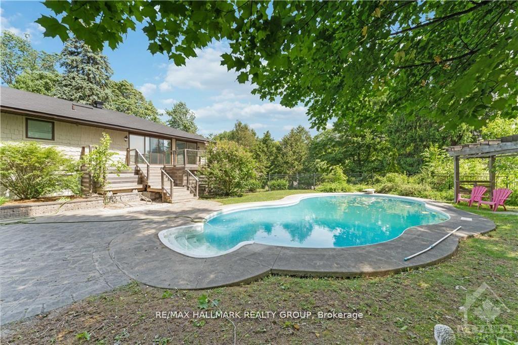 Photo 30 of 41 Cedar Road, Ottawa, Rothwell Heights — HOMEH