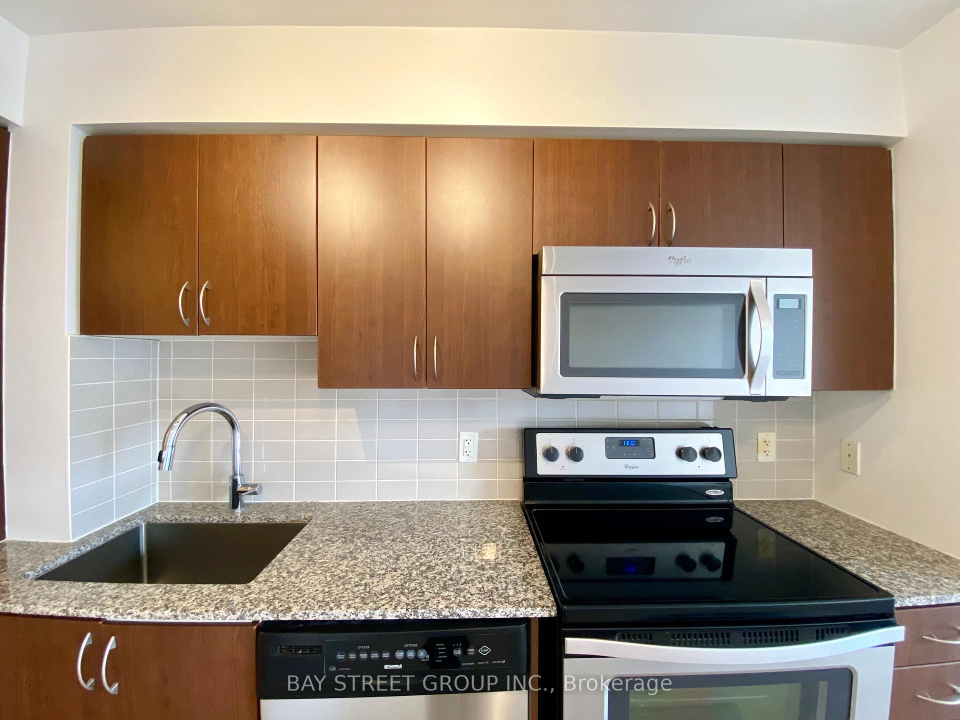 Photo 7 of Unit 925, 370 Highway 7 E, Richmond Hill, Doncrest — HOMEH