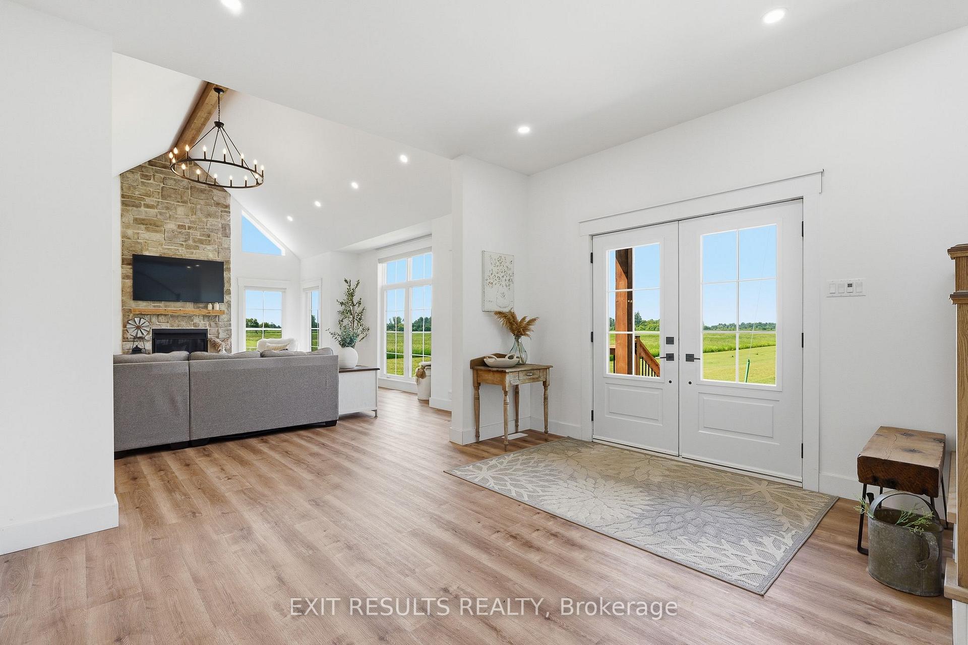 Photo 5 of 2083 Groves Road, Russell, Russell Twp — HOMEH