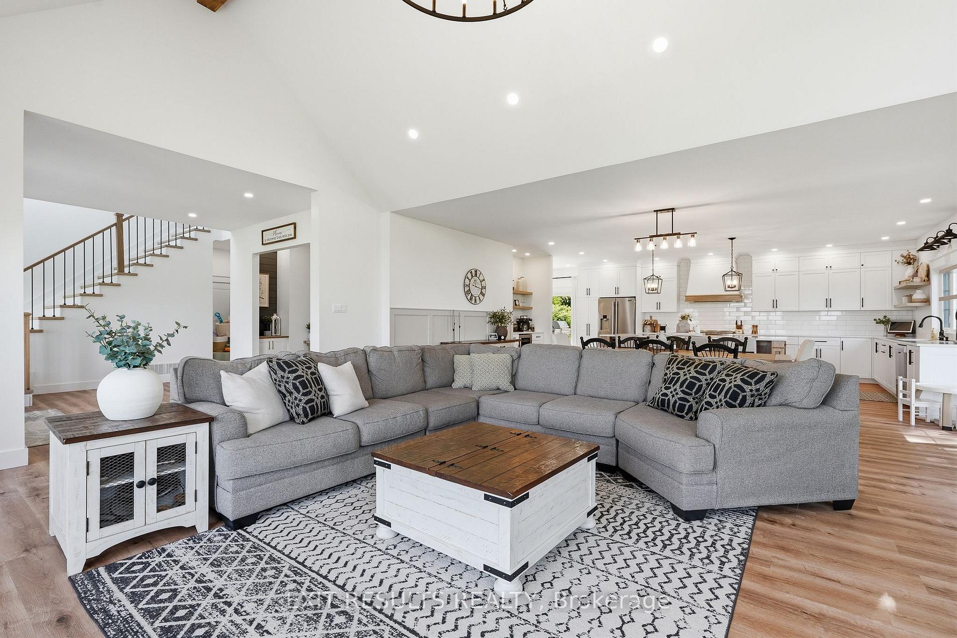 Photo 9 of 2083 Groves Road, Russell, Russell Twp — HOMEH