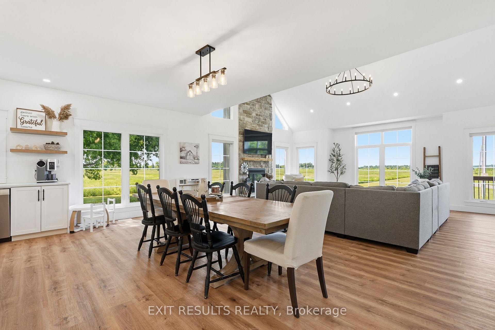 Photo 11 of 2083 Groves Road, Russell, Russell Twp — HOMEH