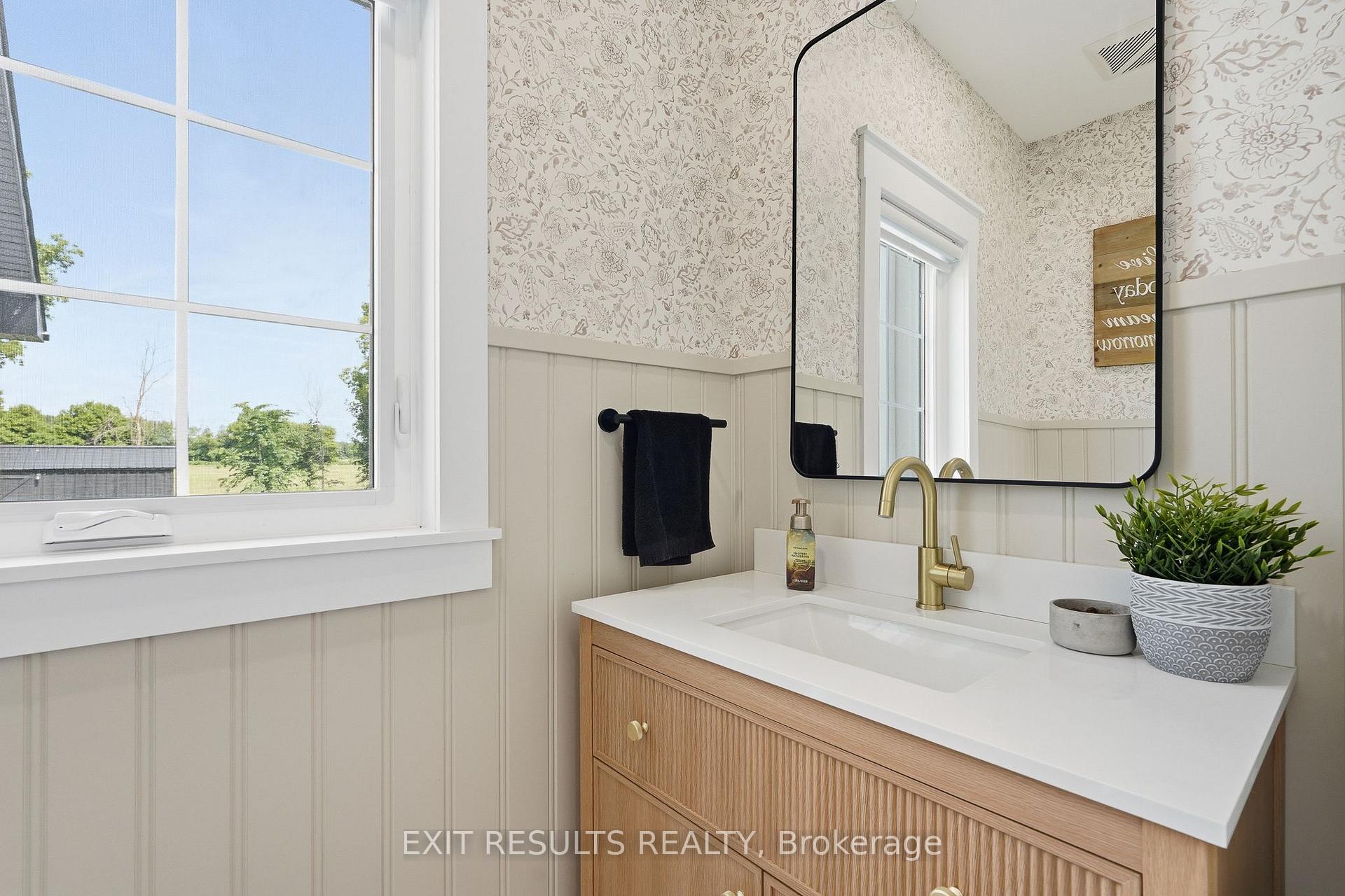 Photo 18 of 2083 Groves Road, Russell, Russell Twp — HOMEH