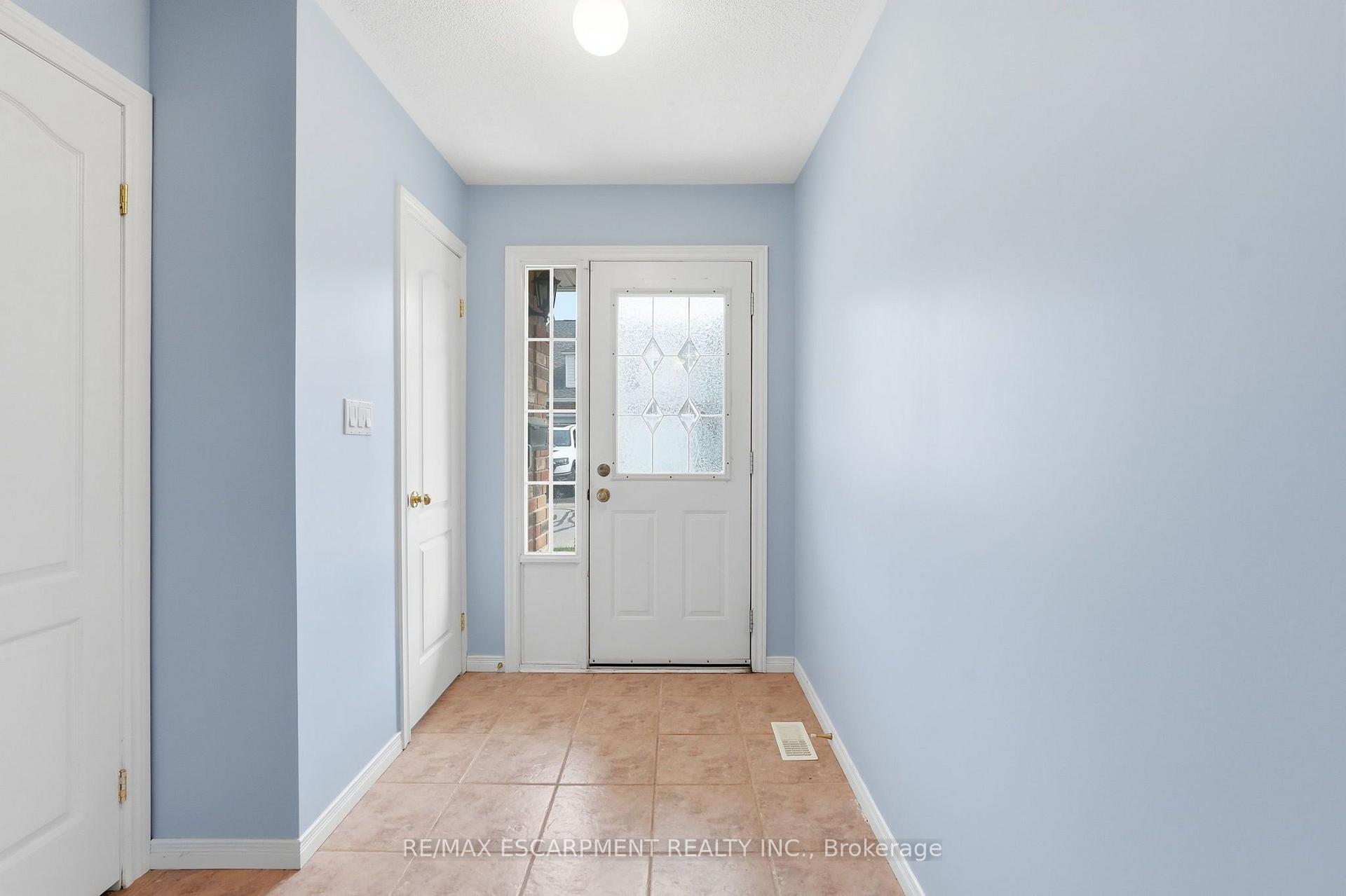 Photo 3 of Unit 2, 222 Fellowes Crescent, Hamilton, Waterdown — HOMEH