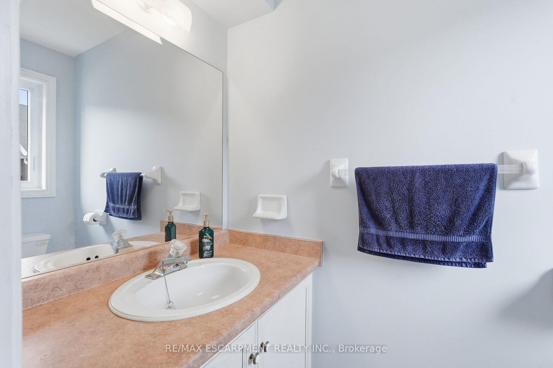 Photo 5 of Unit 2, 222 Fellowes Crescent, Hamilton, Waterdown — HOMEH