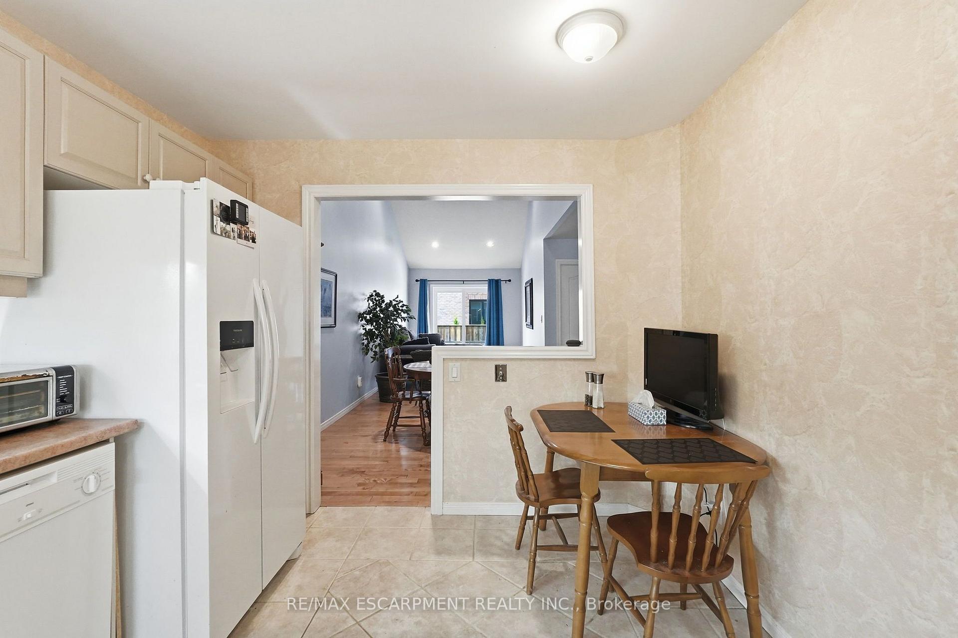 Photo 9 of Unit 2, 222 Fellowes Crescent, Hamilton, Waterdown — HOMEH