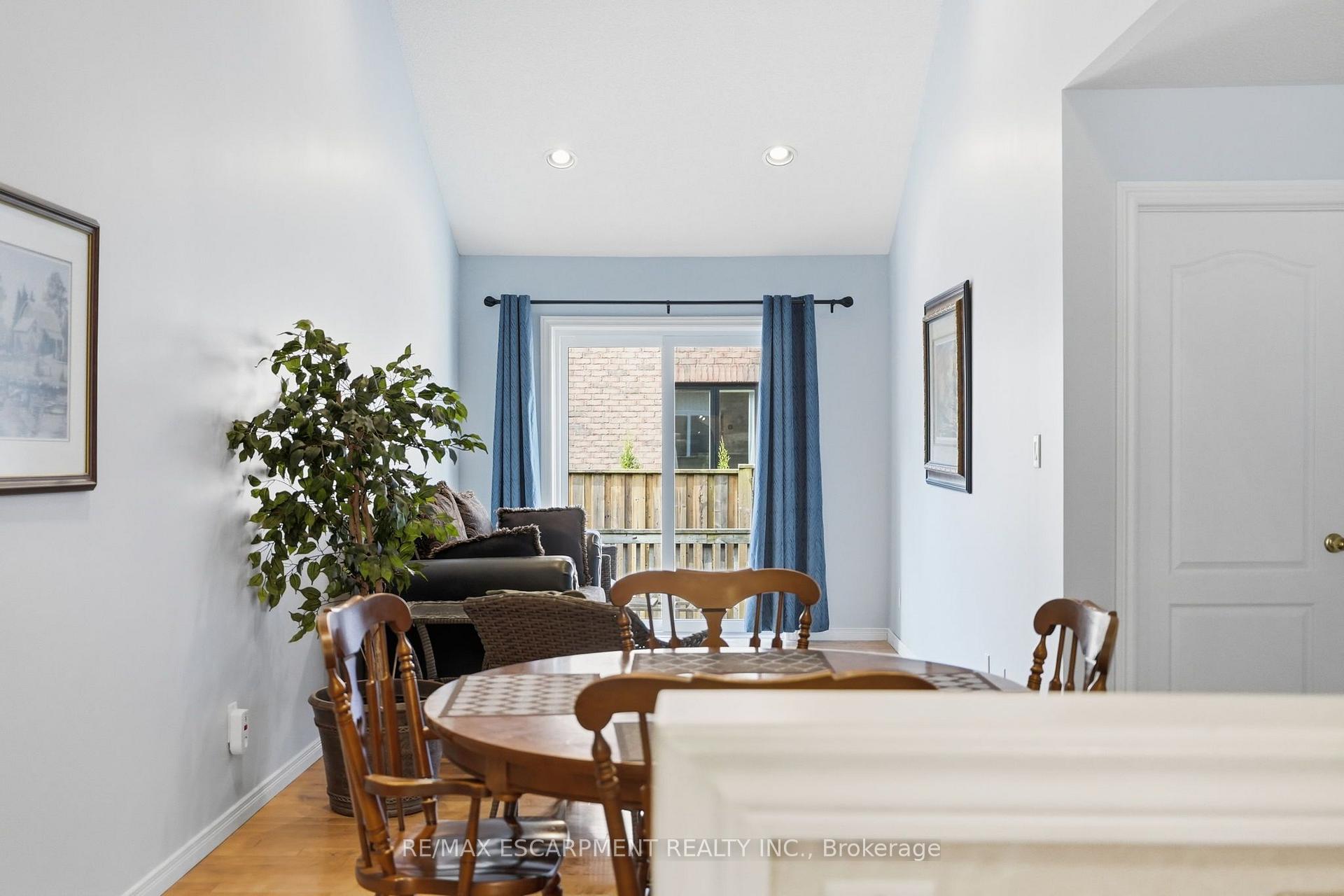 Photo 10 of Unit 2, 222 Fellowes Crescent, Hamilton, Waterdown — HOMEH