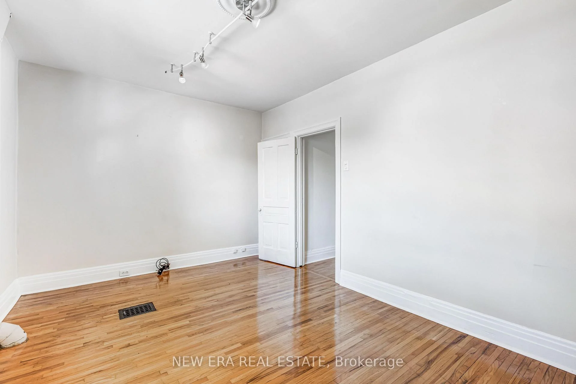 Photo 54 of 393 Ossington Avenue, Toronto, Trinity-Bellwoods — HOMEH