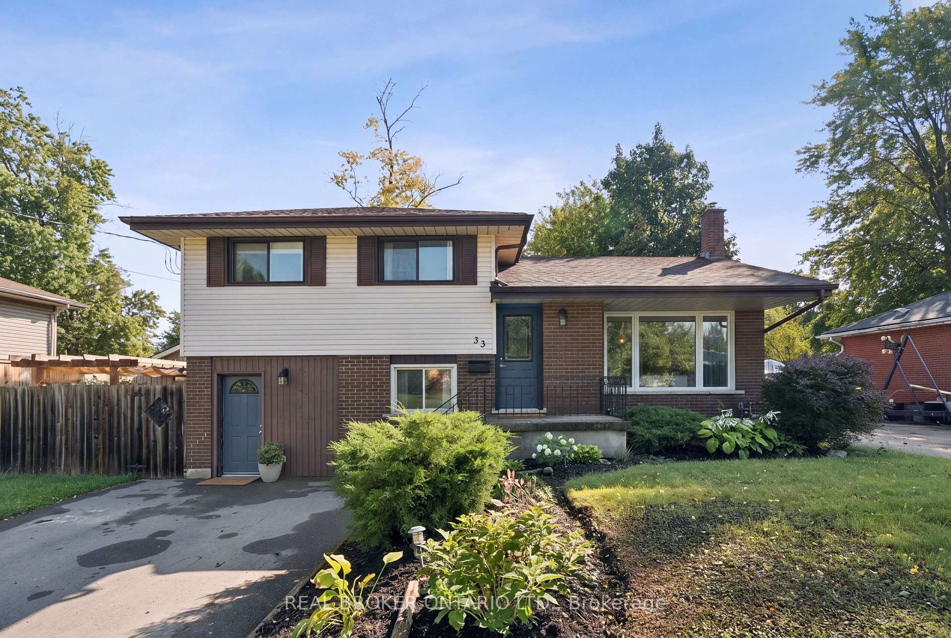 Photo 2 of 33 Patterson Avenue, Brantford, Echo Place — HOMEH