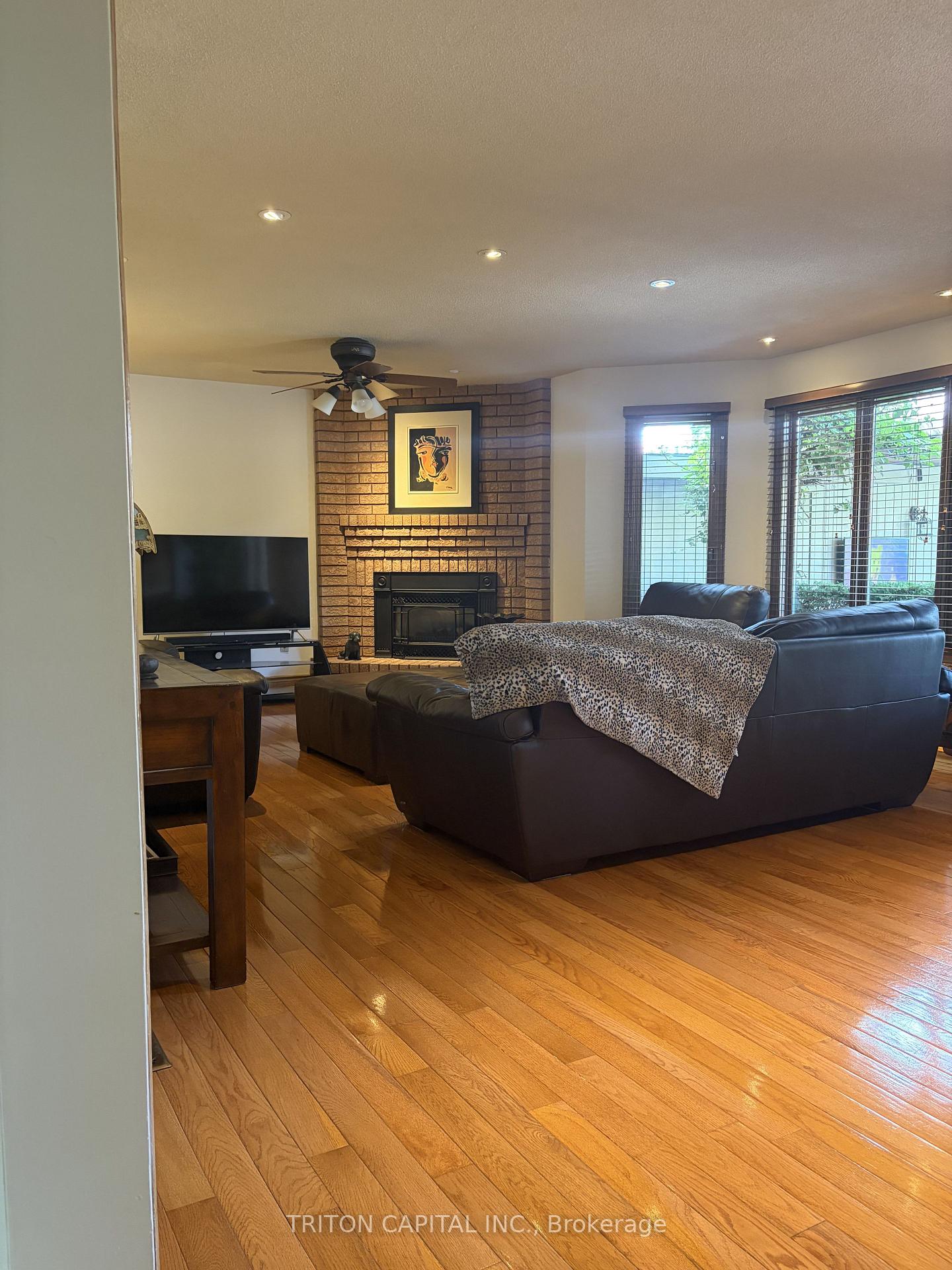 Photo 8 of 64 Dianawood Ridge, Vaughan, East Woodbridge — HOMEH