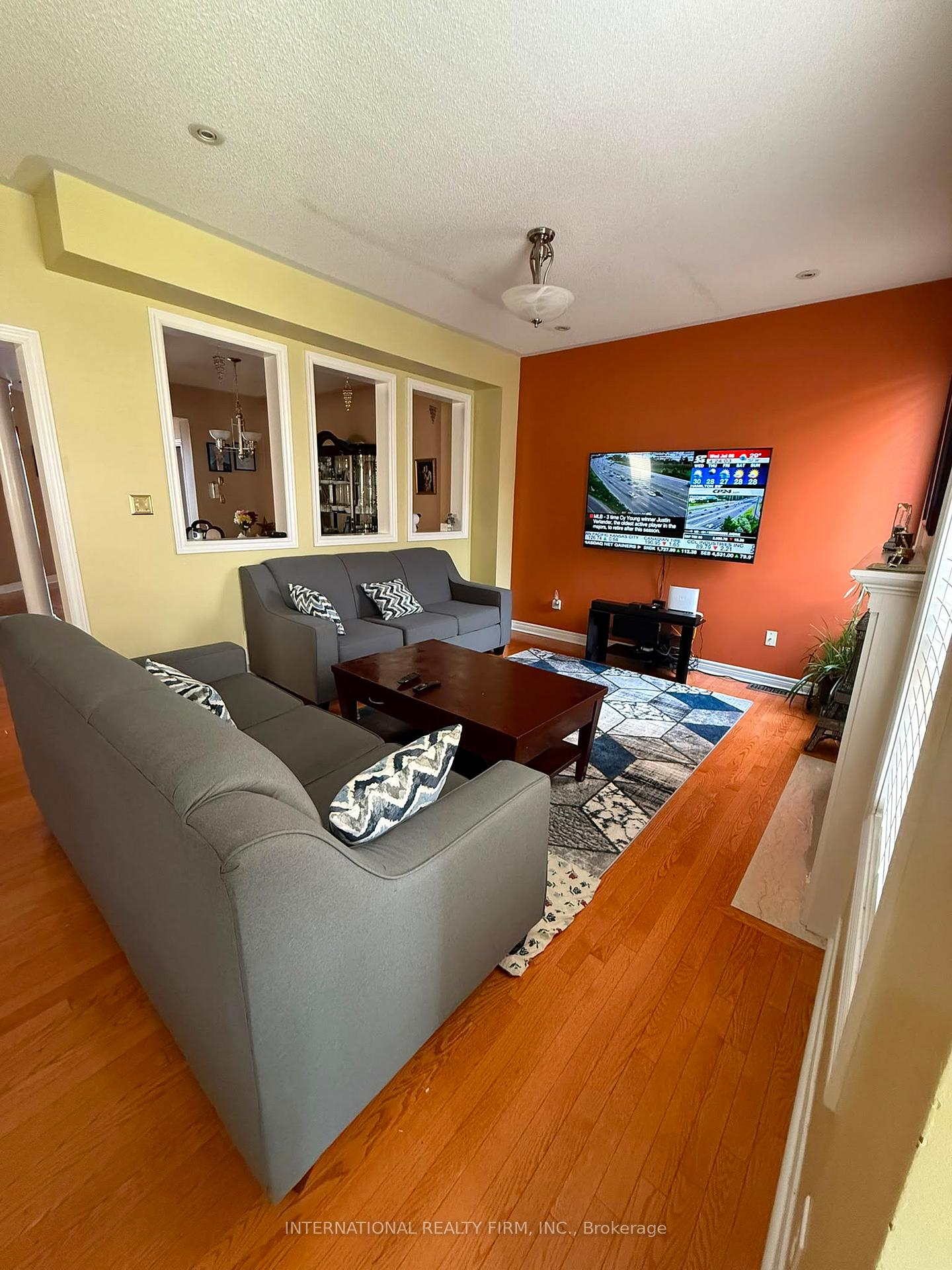 Photo 5 of 12 Fountainview Way, Brampton, Bramalea North Industrial — HOMEH