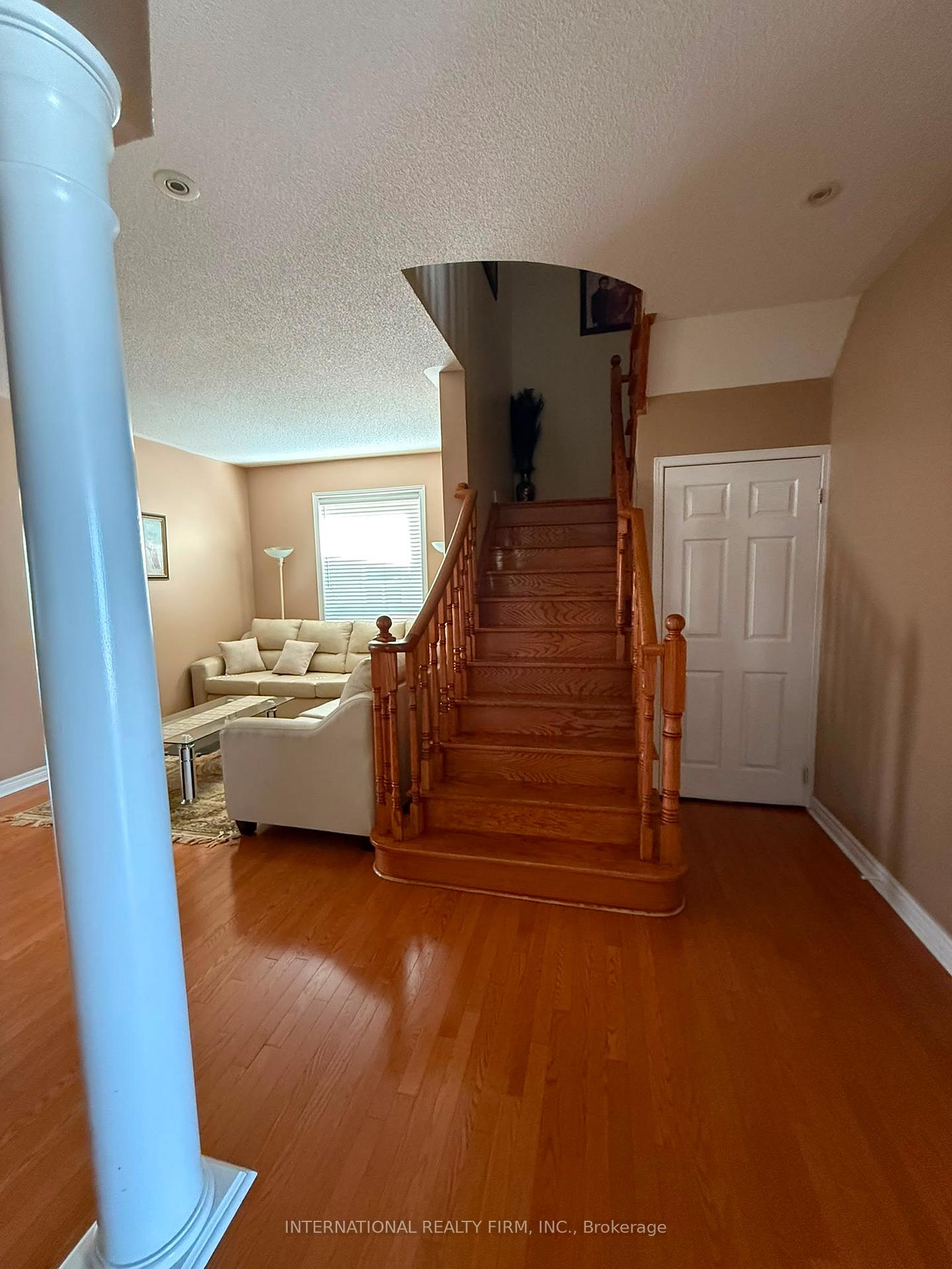 Photo 6 of 12 Fountainview Way, Brampton, Bramalea North Industrial — HOMEH