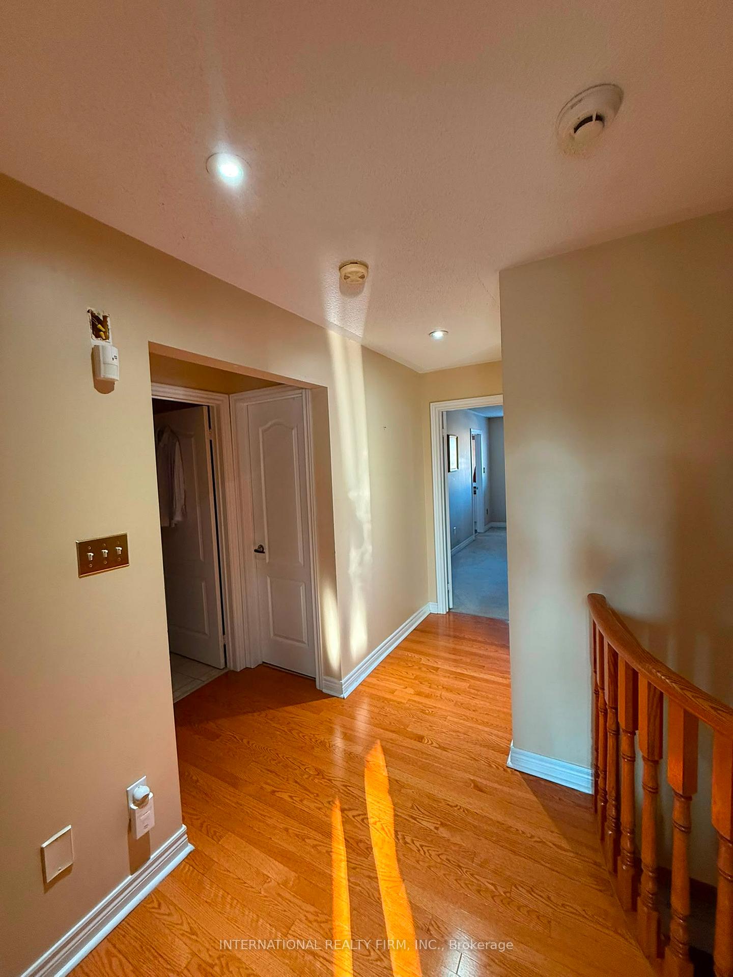 Photo 7 of 12 Fountainview Way, Brampton, Bramalea North Industrial — HOMEH