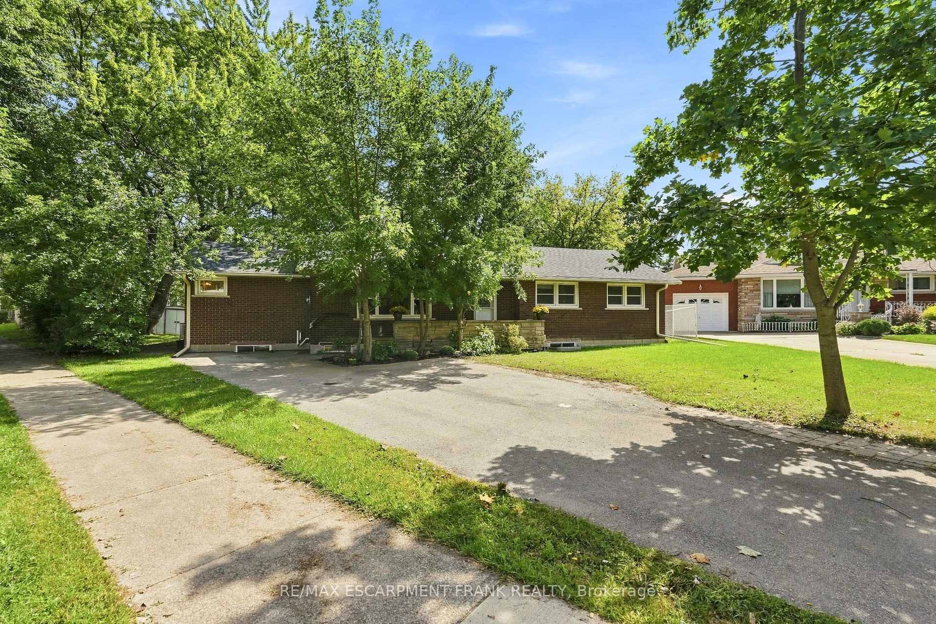 Photo 2 of 8 Emming Court, Hamilton, Buchanan — HOMEH