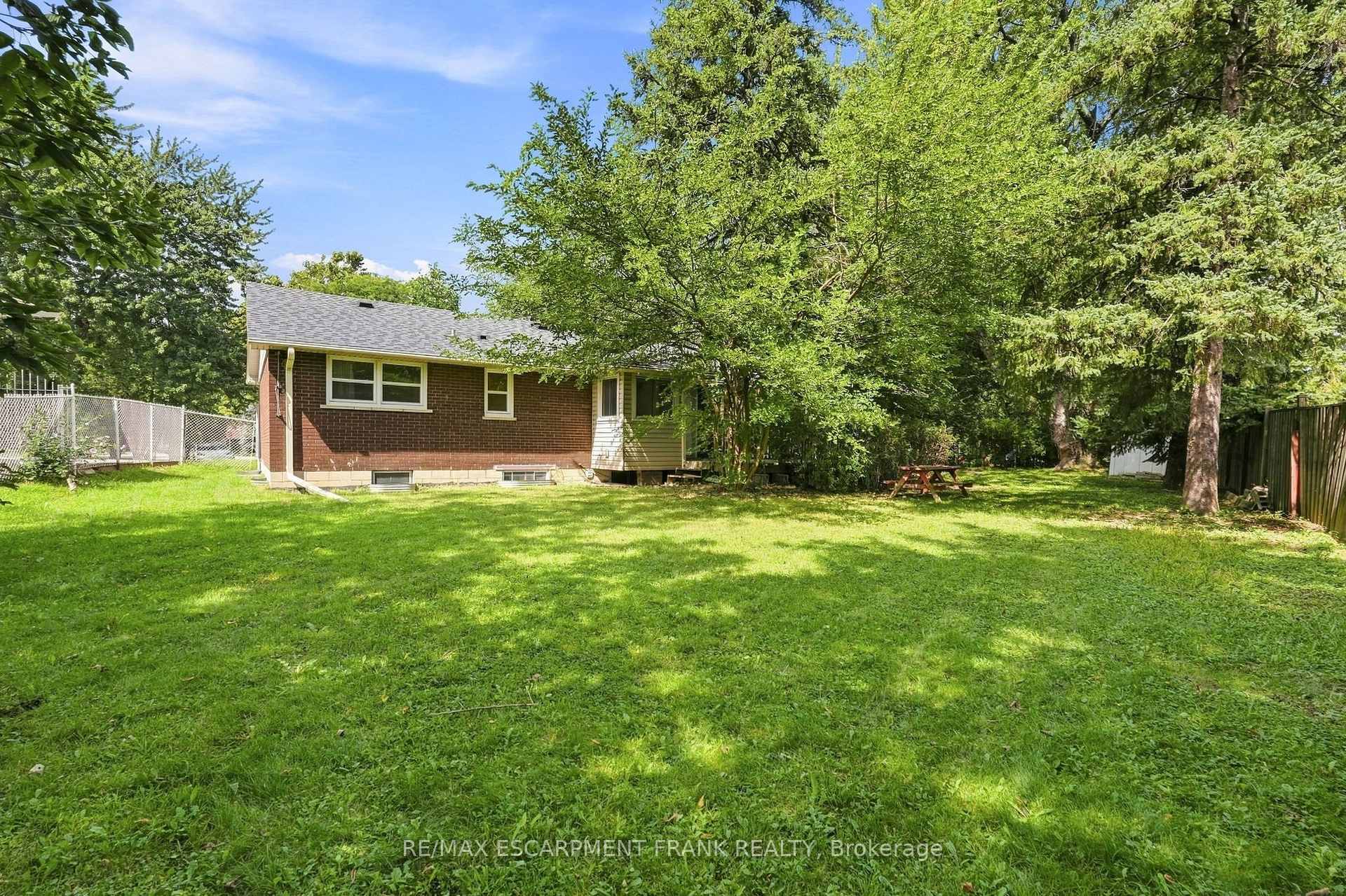 Photo 3 of 8 Emming Court, Hamilton, Buchanan — HOMEH