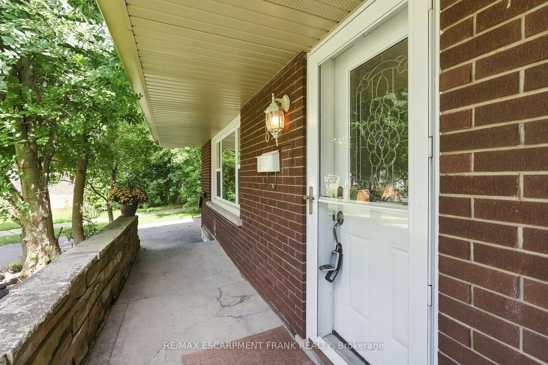 Photo 4 of 8 Emming Court, Hamilton, Buchanan — HOMEH
