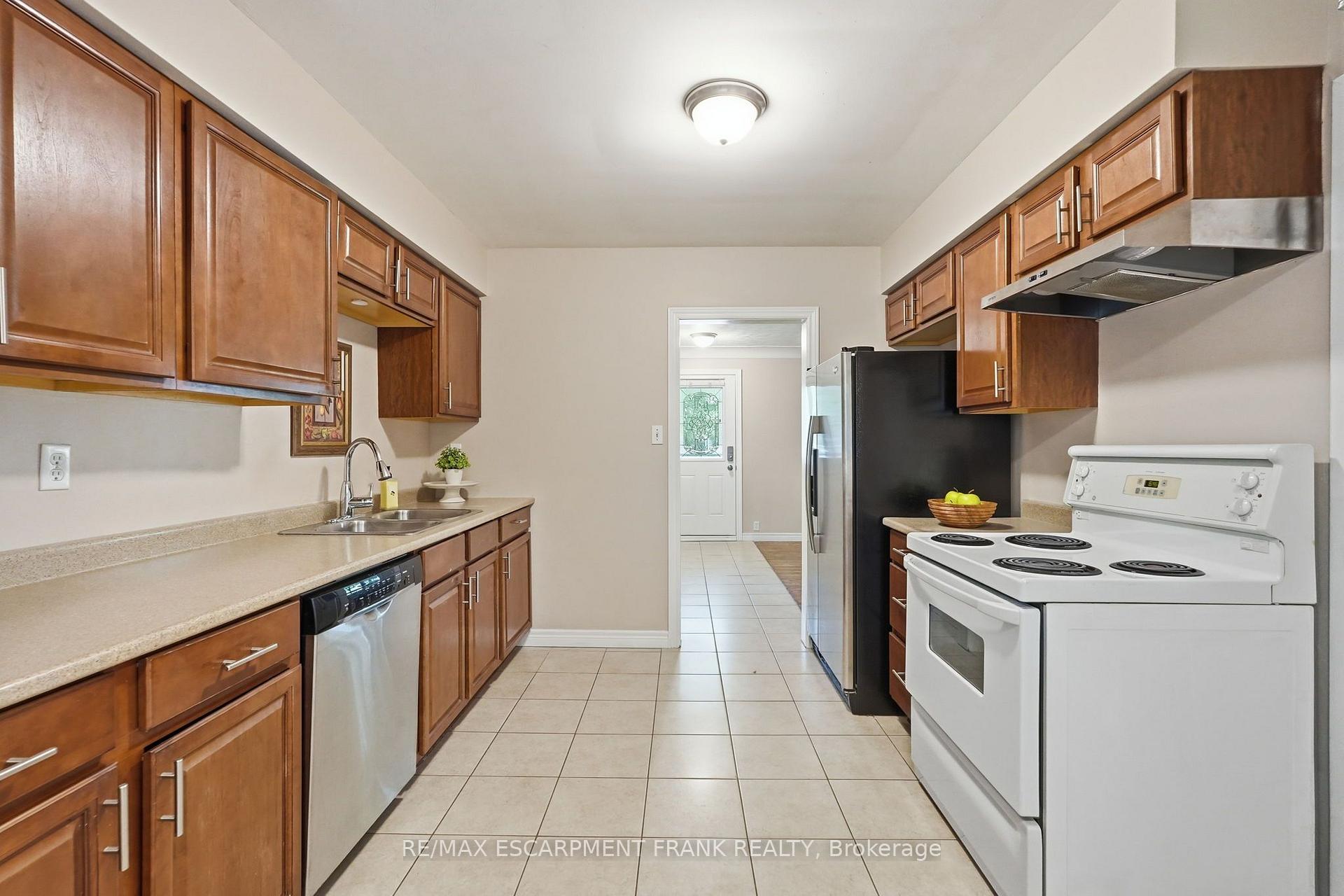 Photo 12 of 8 Emming Court, Hamilton, Buchanan — HOMEH