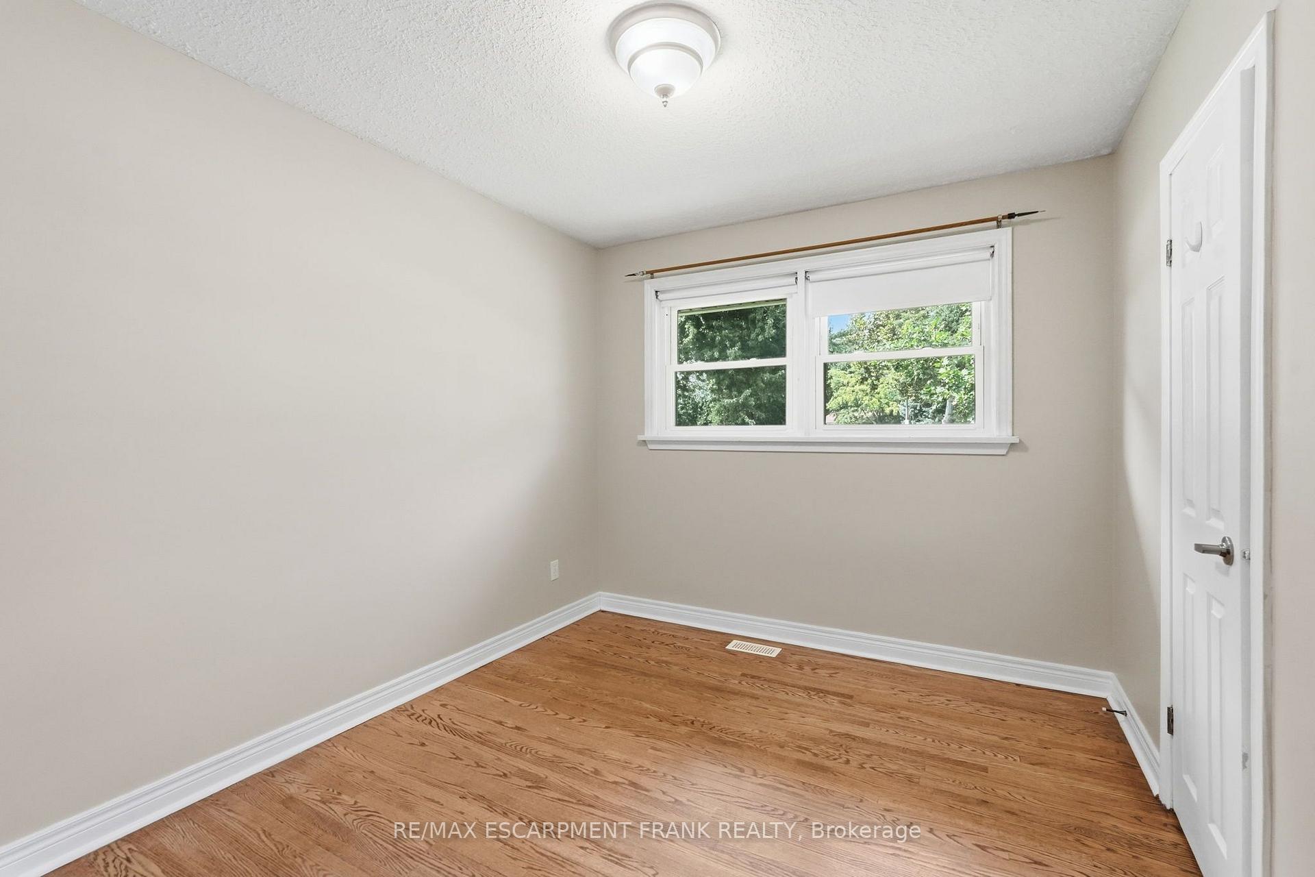 Photo 21 of 8 Emming Court, Hamilton, Buchanan — HOMEH
