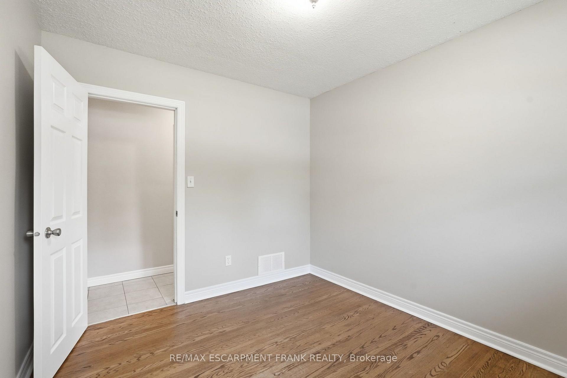 Photo 22 of 8 Emming Court, Hamilton, Buchanan — HOMEH