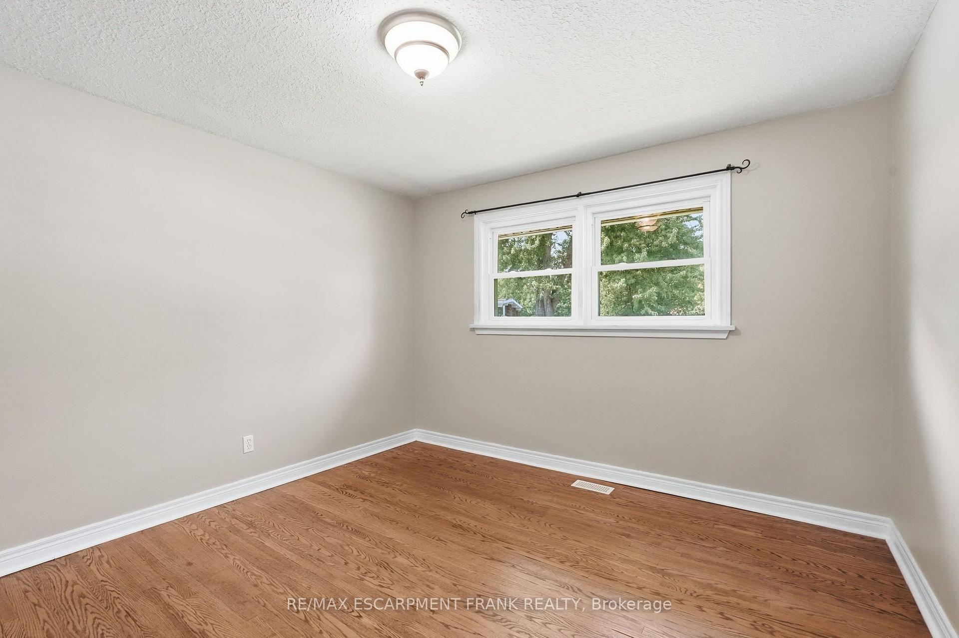 Photo 24 of 8 Emming Court, Hamilton, Buchanan — HOMEH