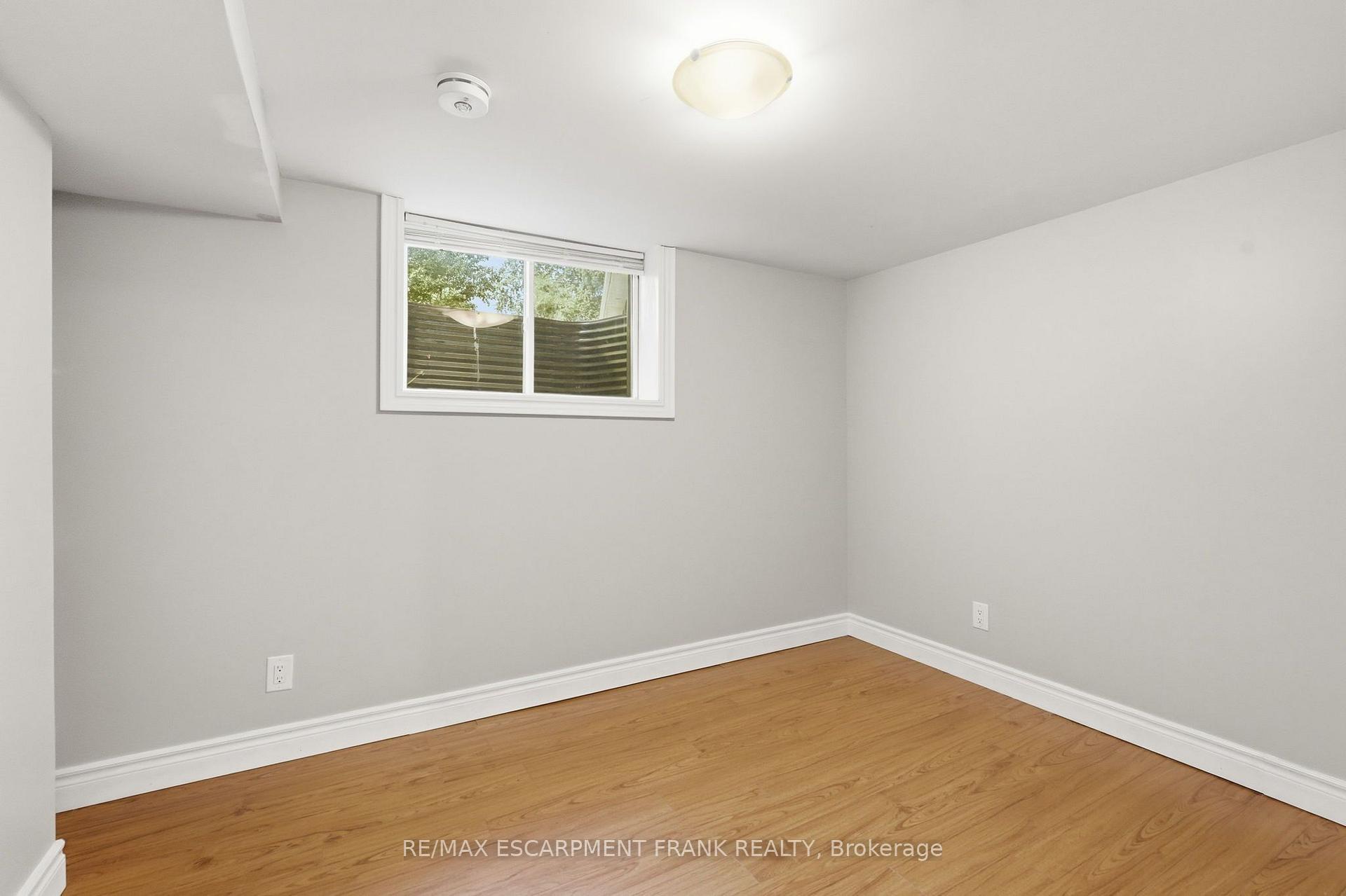 Photo 38 of 8 Emming Court, Hamilton, Buchanan — HOMEH