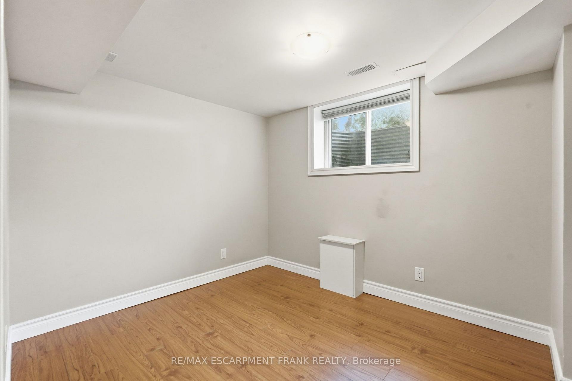 Photo 42 of 8 Emming Court, Hamilton, Buchanan — HOMEH
