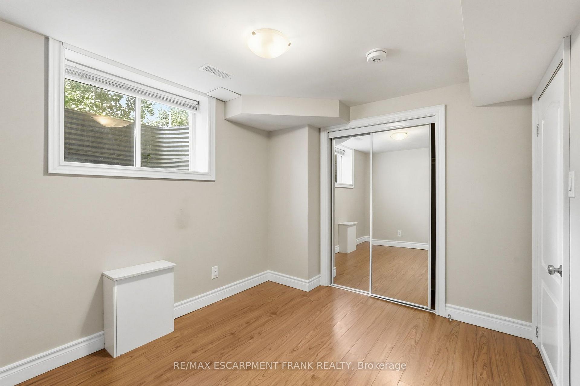 Photo 43 of 8 Emming Court, Hamilton, Buchanan — HOMEH